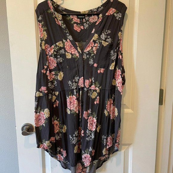 Torrid Tops - Torrid gray floral‎ top